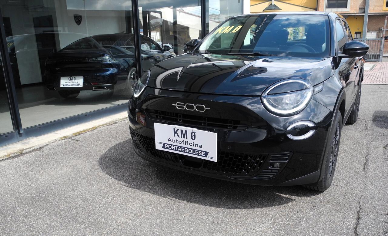 Fiat 600 Hybrid 110 CV DCT MHEV Icon serie speciale