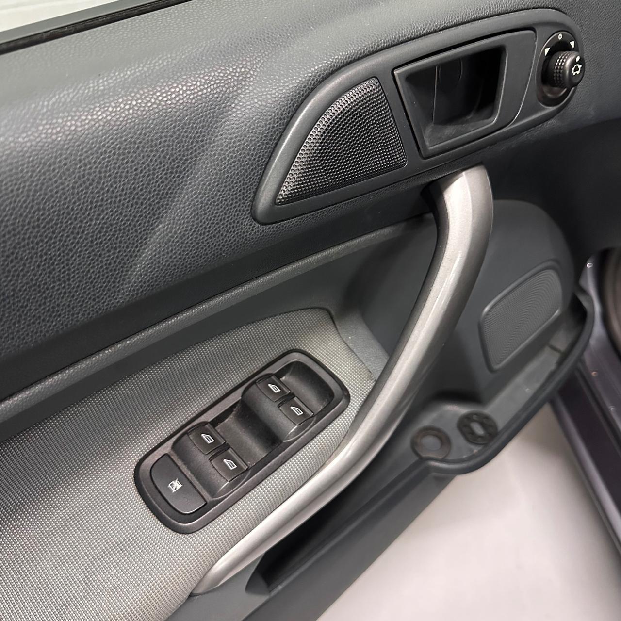 Ford Fiesta 1.2 82 CV 5 porte Titanium NEOPATENTATI