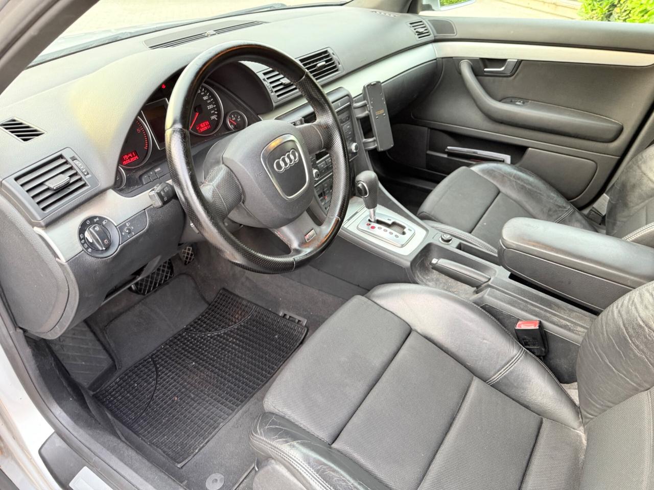 Audi A4 2.0 TDI S LINE