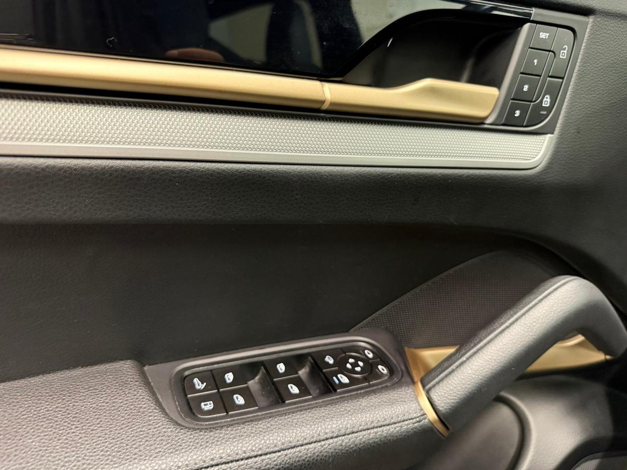 Porsche Cayenne Coupé 3.0 V6 E-Hybrid Black Edition
