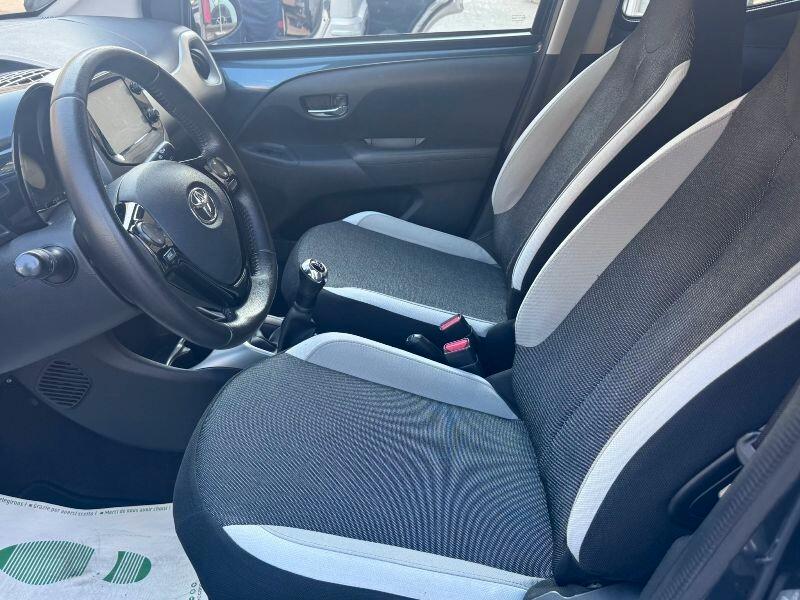 Toyota Aygo 1.0 VVT-i 69 CV 5 porte x-black