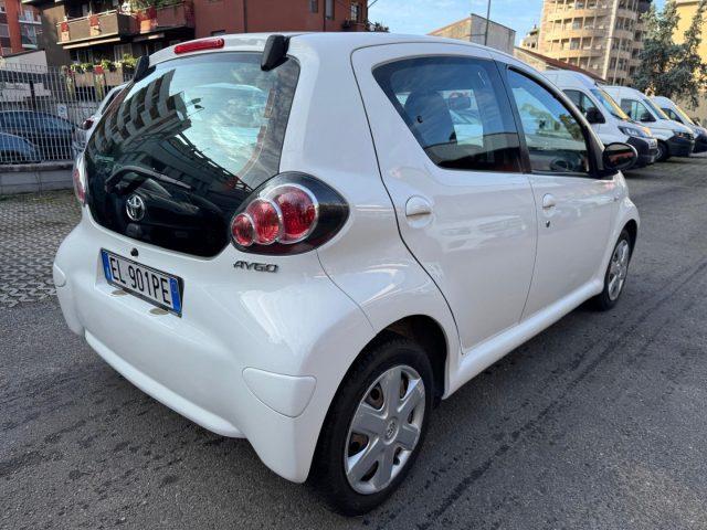 TOYOTA Aygo 1.0 12V VVT-i 5pt Connect Navi AUT.