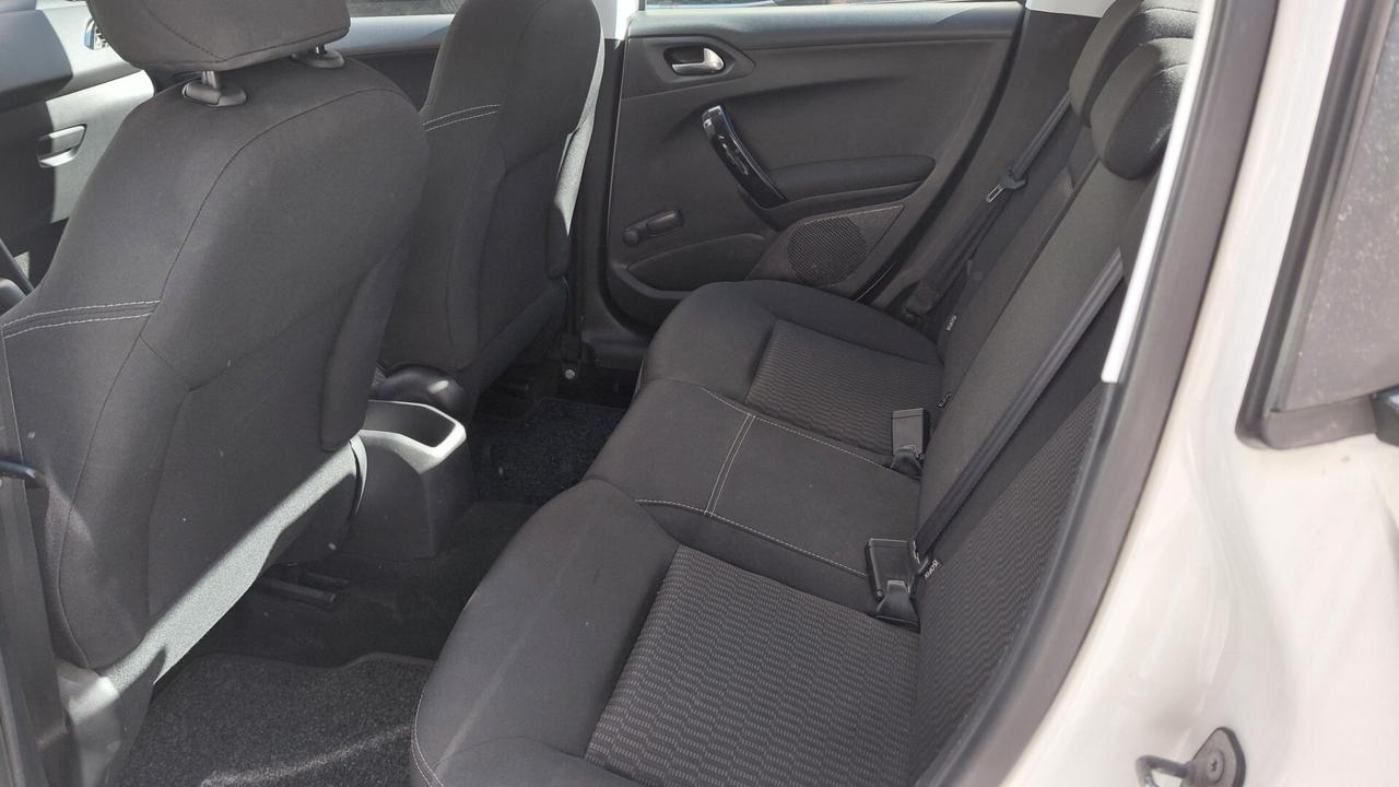 Peugeot 208 PureTech 82 5 porte Allure