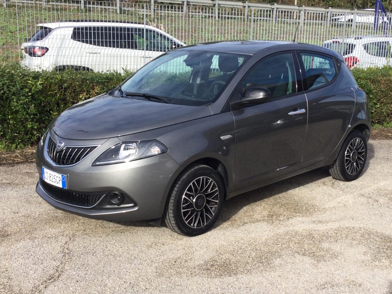 Lancia Ypsilon 1.0 FireFly 5 porte S&S Hybrid Platino