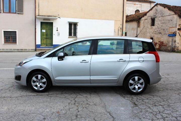 Peugeot 5008 1.6 HDi 115CV Allure 7POSTI CLIMA AUTOMATICO SENSORI PARK RADIO CD NAVIGATORE