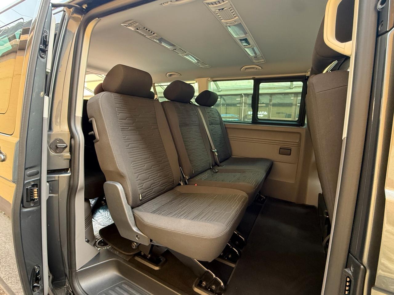 Volkswagen Caravelle 2.0 TDI 150CV DSG PC "NUOVO - 9 POSTI - 29000KM !!!"