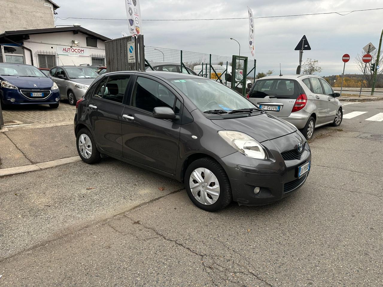 Toyota Yaris 1.0 5 porte Sol