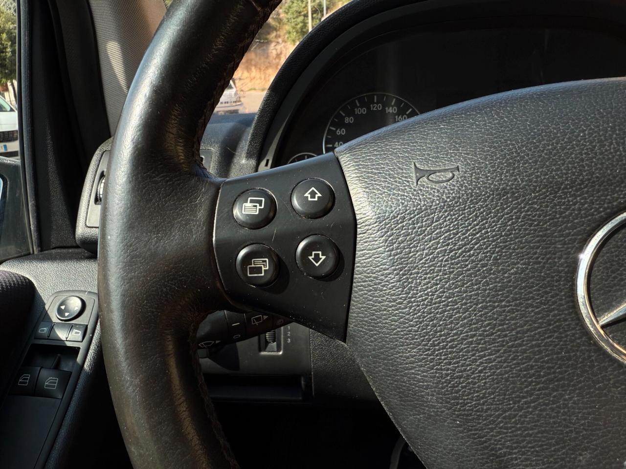 Mercedes A 180 110 CV/CLIMA/5 POSTI