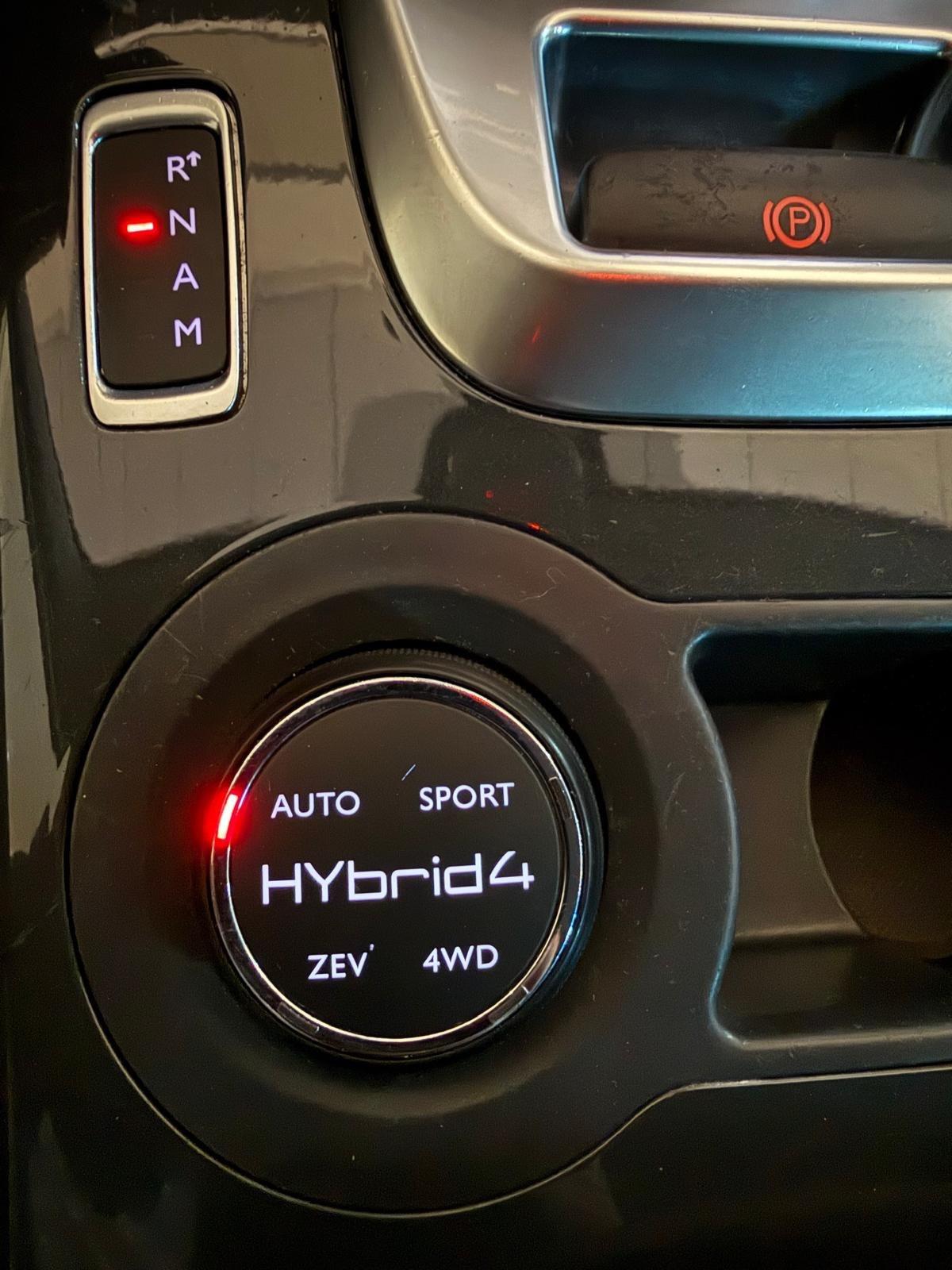 Peugeot 3008 HYbrid4
