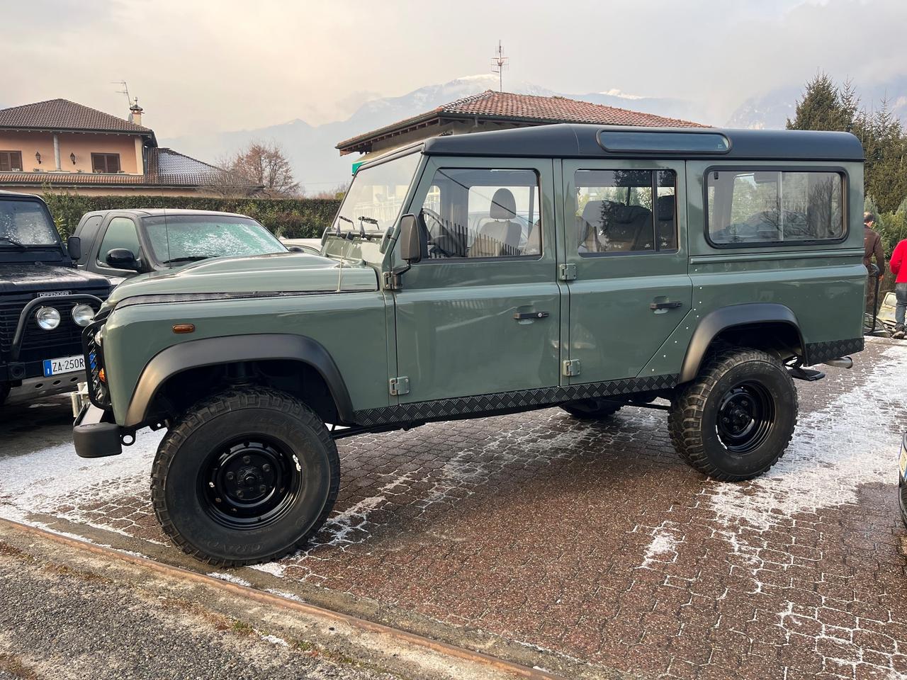 Land Rover Defender 110 2.4 TD4 Station Wagon SE