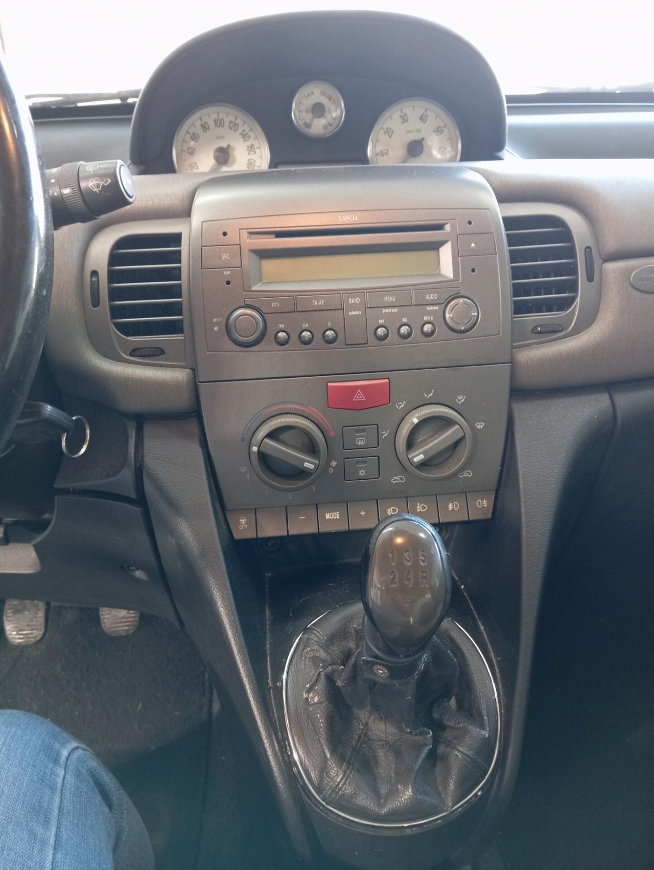 Lancia Ypsilon 1.4 benzina CON GARANZIA