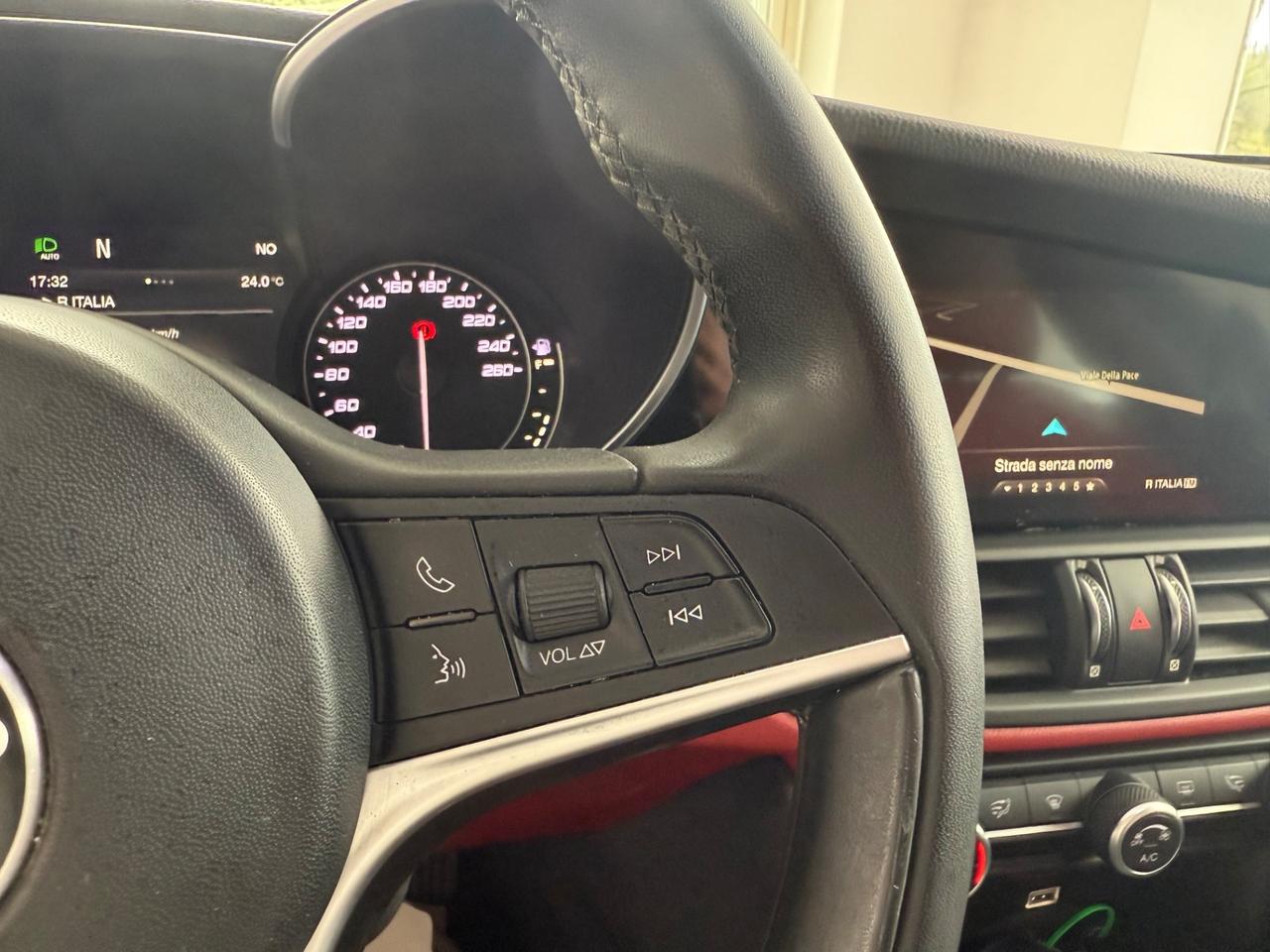 Alfa Romeo Giulia 2.2TurboD150cv ROSSO FERRARI+CARTIER2019