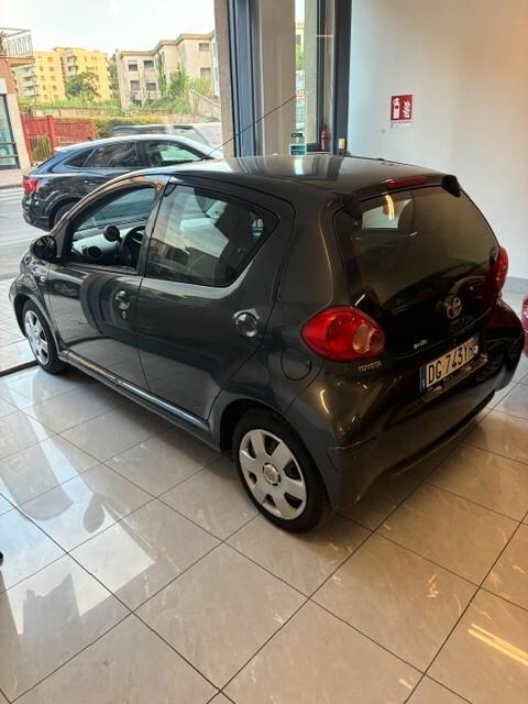 Toyota Aygo 1.0 12V VVT-i 5 porte Sol