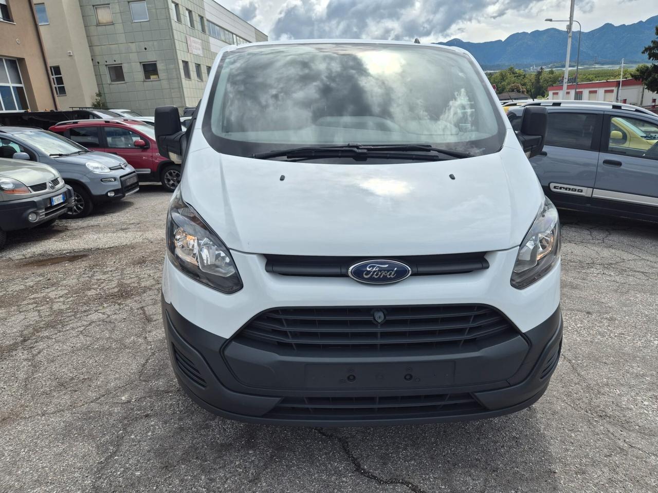 FORD TRANSIT 9 POSTI ''GANCIO TRAINO''