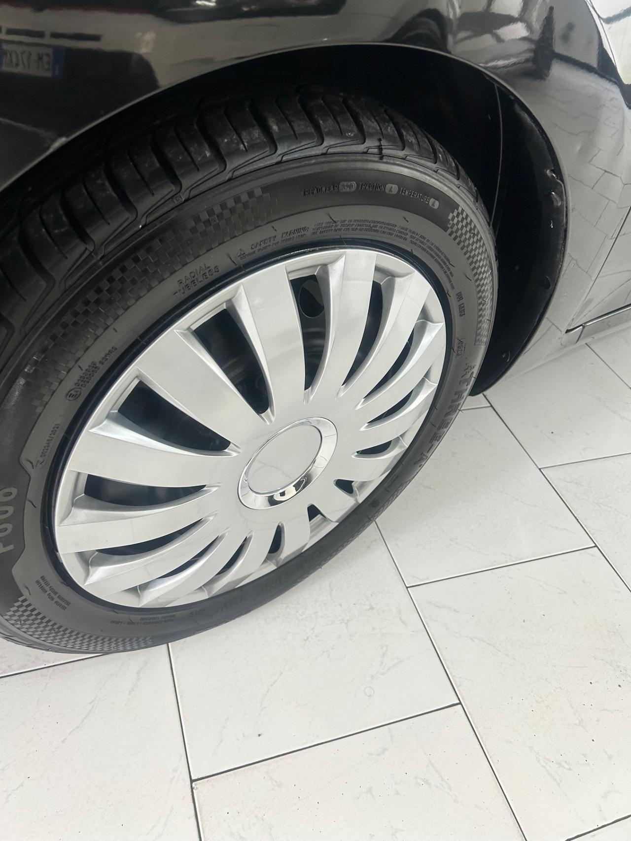 Toyota Auris 1.4 D-4D 5 porte Sol