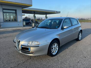 Alfa Romeo 147 1.6i 16V Twin Spark cat 5p. Distinctive