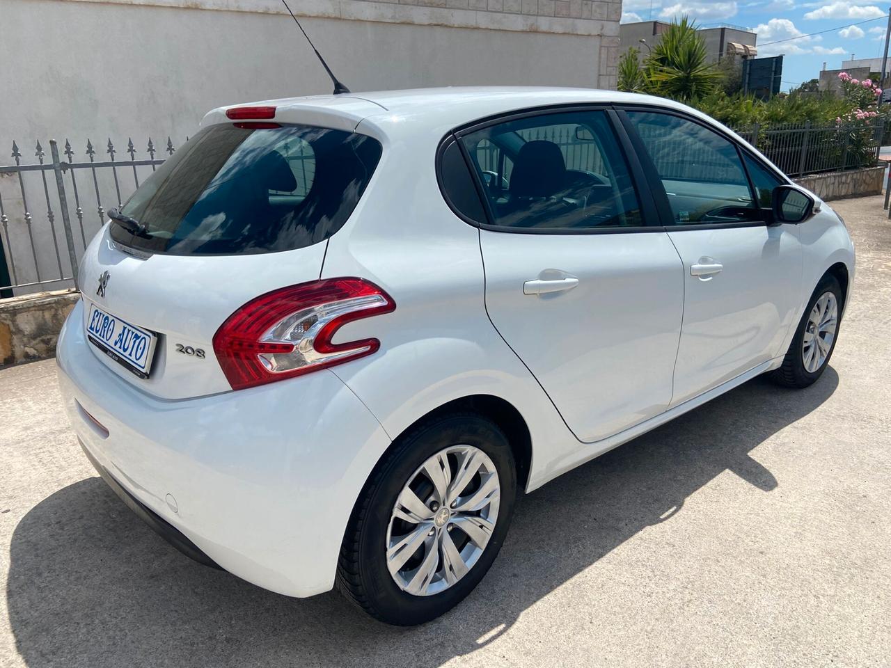 Peugeot 208 1.4 HDi 68 CV 5 porte Allure