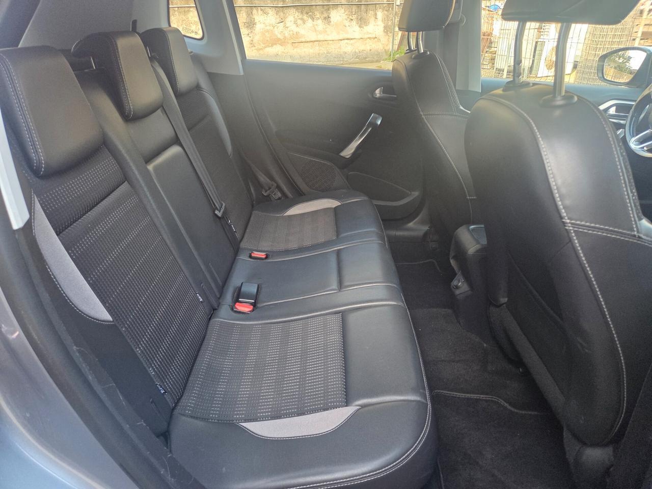 Peugeot 2008 1.6 e-HDi 92 CV Stop&Start Urban Cross