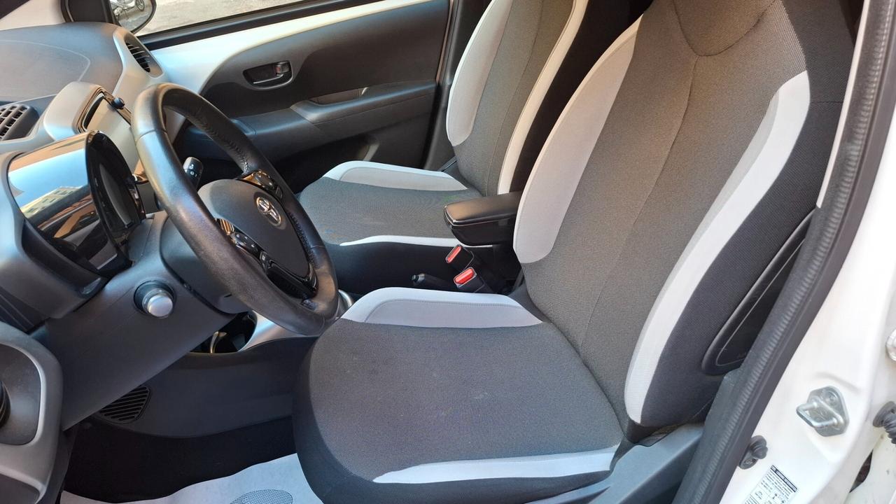 Toyota Aygo 1.0 VVT-i 69 CV 5 porte x-clusiv