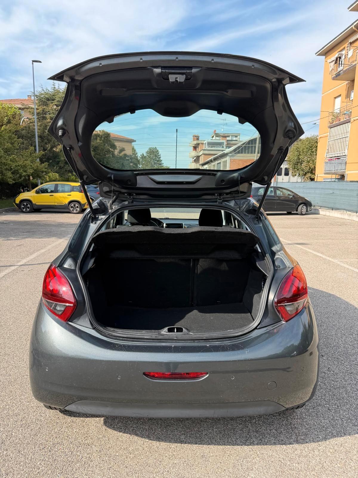 Peugeot 208 1.2 GPL - NEOPATENTATI - 12 MESI DI GARANZIA -