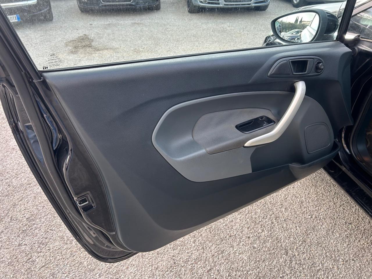 Ford Fiesta 1.4 TDCi 68CV 3 porte Titanium