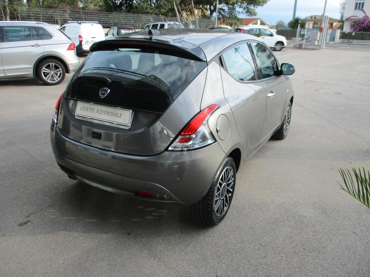 Lancia Ypsilon 1.0 FireFly 5 porte S&S Hybrid Platino