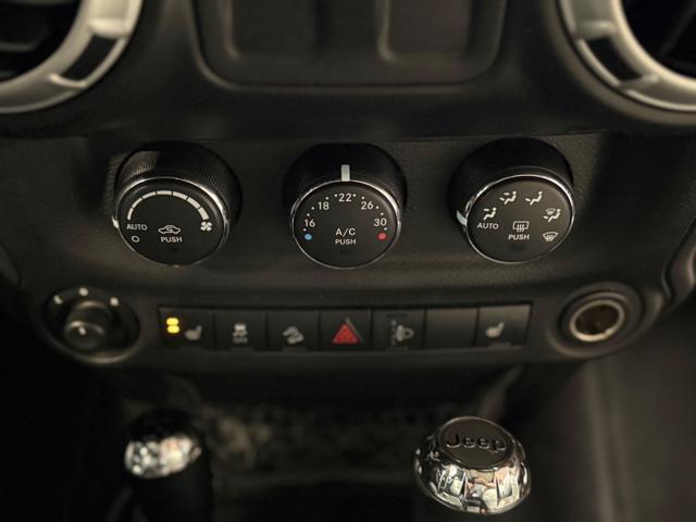 JEEP Wrangler 2.8 CRD DPF Sahara Auto