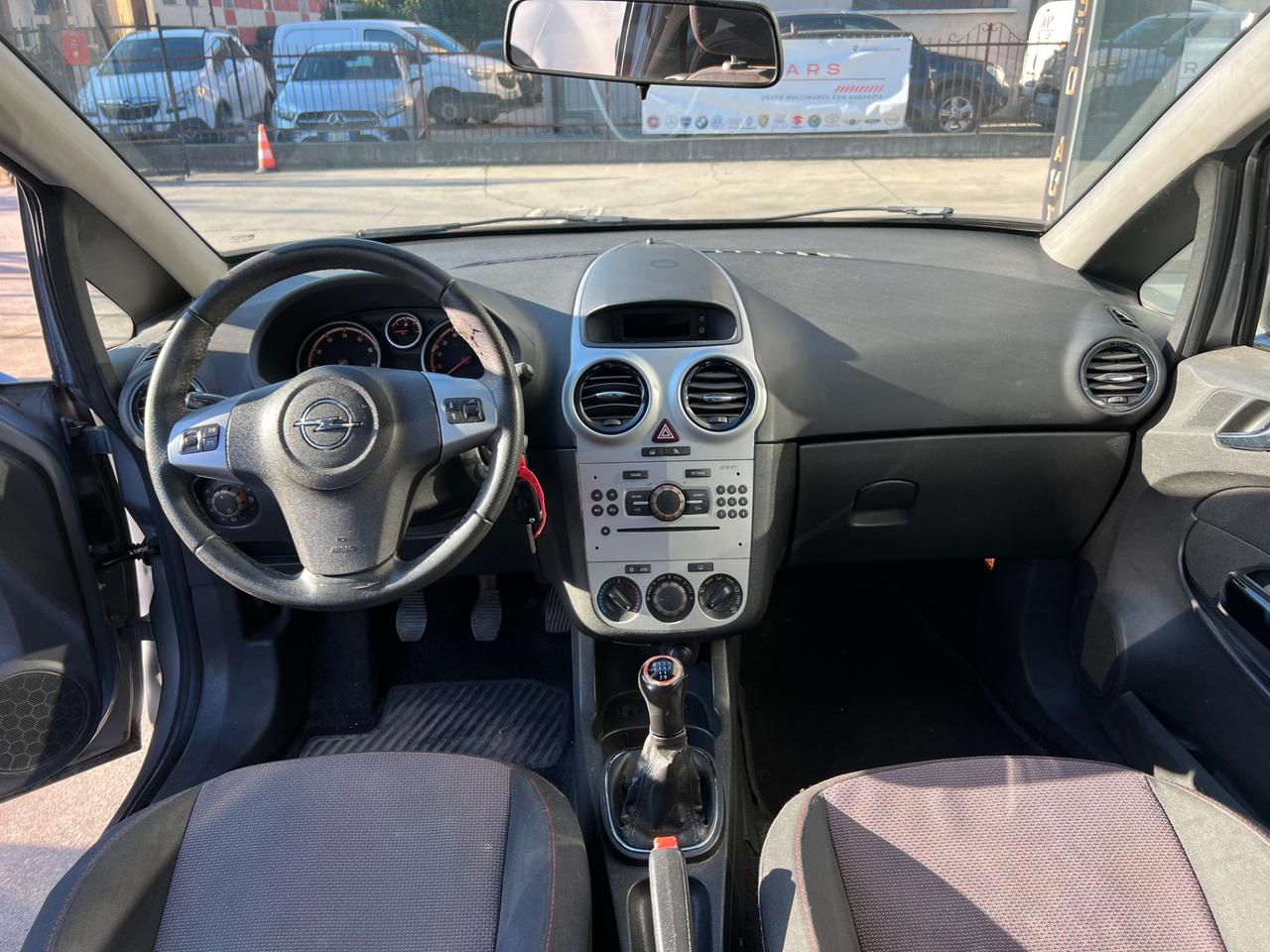 Opel Corsa 1.2 - NEOPATENTATI
