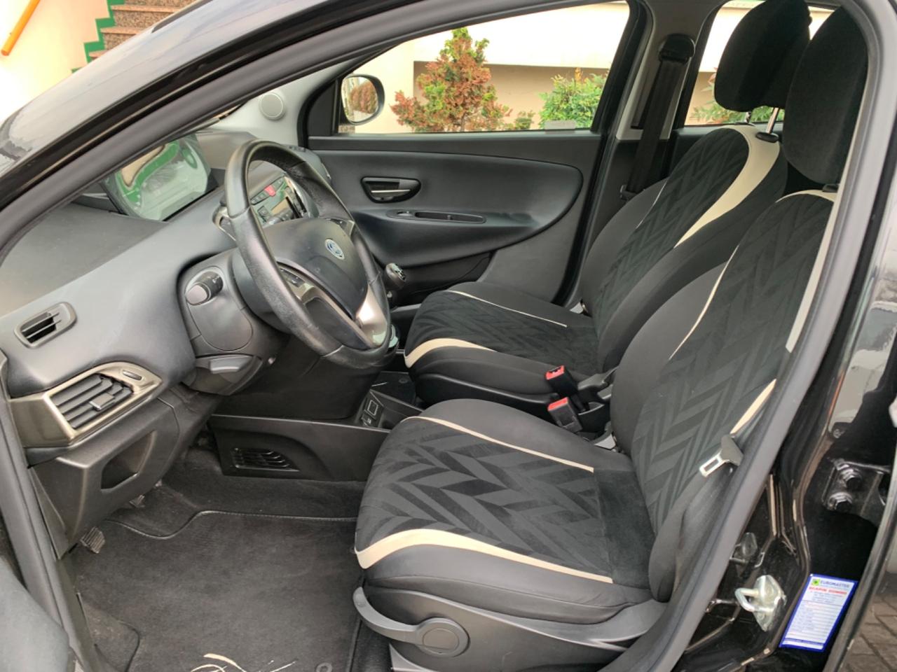 Lancia Ypsilon 1.2 69 CV 5 porte Platinum