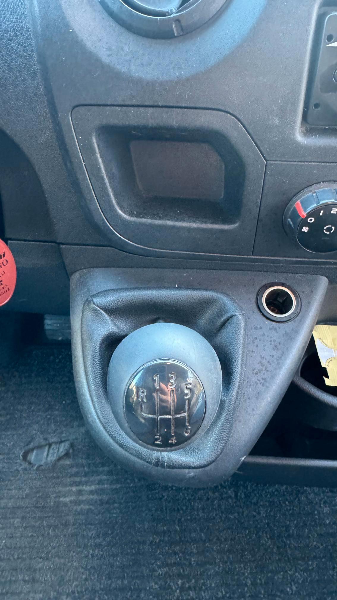 RENAULT Master T33 2.3 dci 125cv L2H2 E5