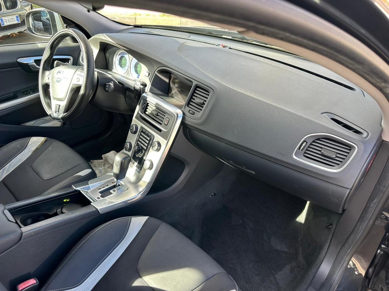 Volvo V60 D5 R-design