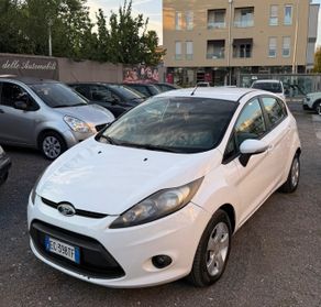 Ford Fiesta 1.4 16V 5p. Bz.- GPL Titanium Bs.