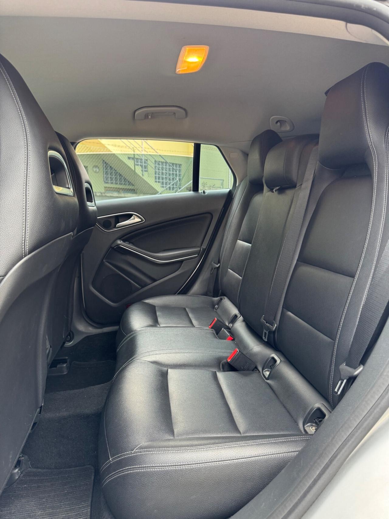 Mercedes-benz CLA 200 d Premium