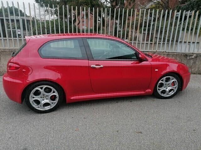 Alfa Romeo 147 3.2i V6 24V cat 3 porte GTA