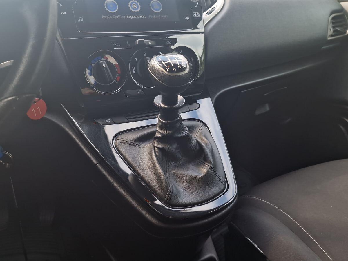 LANCIA YPSILON 1.0 IBRIDO GOLD