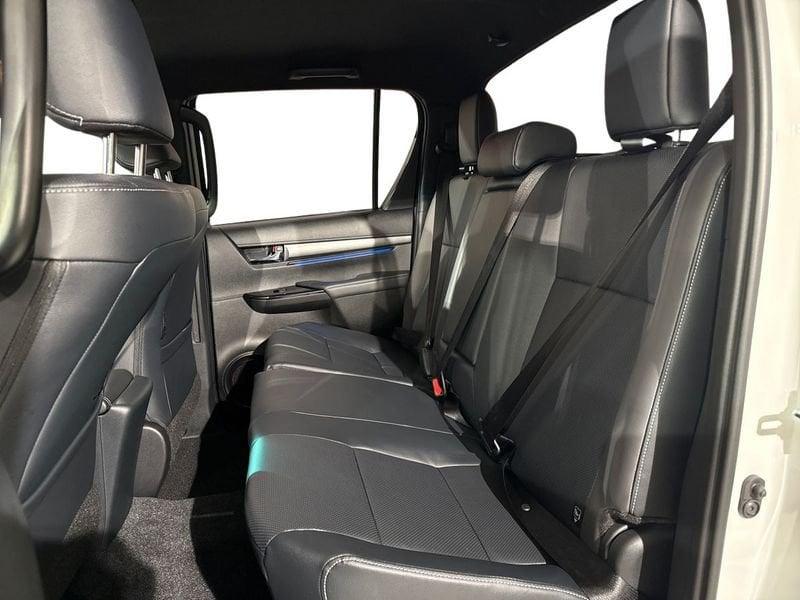 Toyota Hilux 2.8 D-4D A/T 4WD 48V 4 porte Double Cab Invincible
