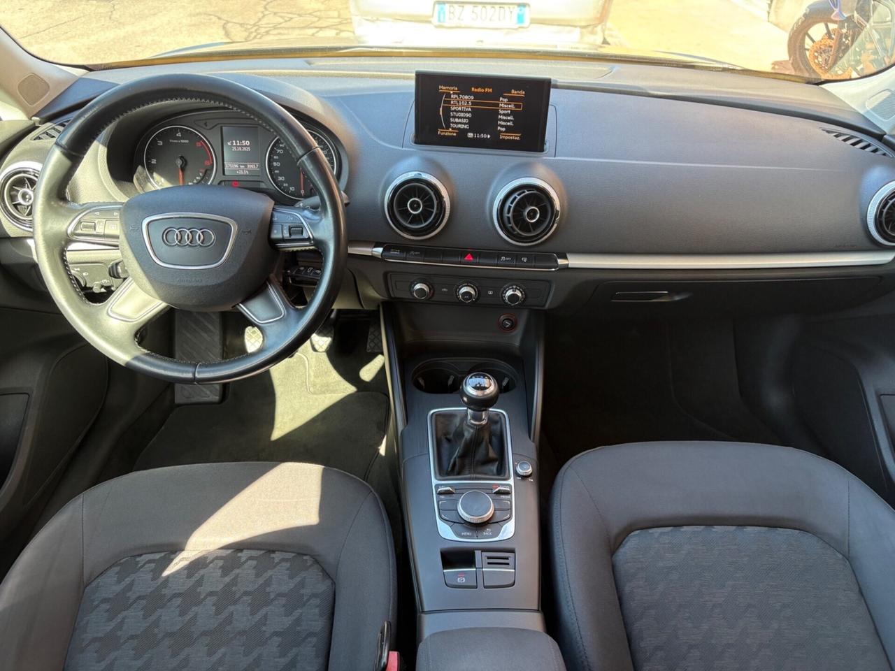 Audi A3 1.6 TDI clean diesel Ambition 110cv 2015