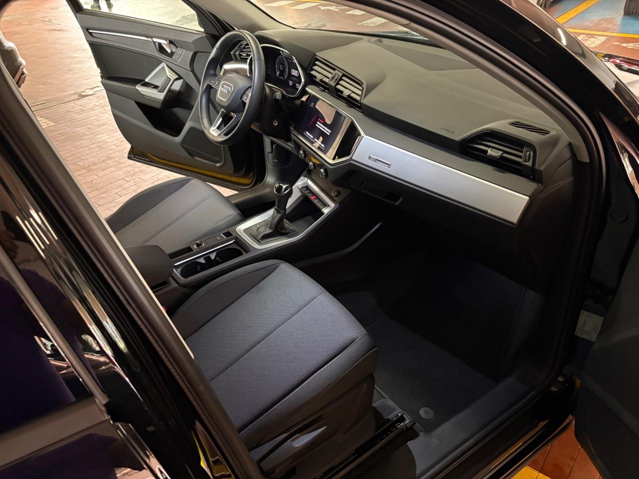 Audi Q3 45 TFSI e S tronic Business