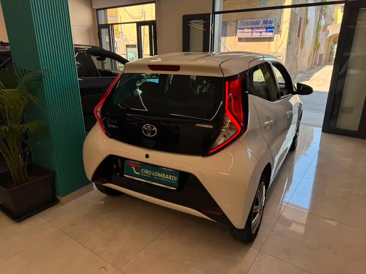 Toyota Aygo Connect 1.0 VVT-i 72 CV 5 porte x-clusiv MMT