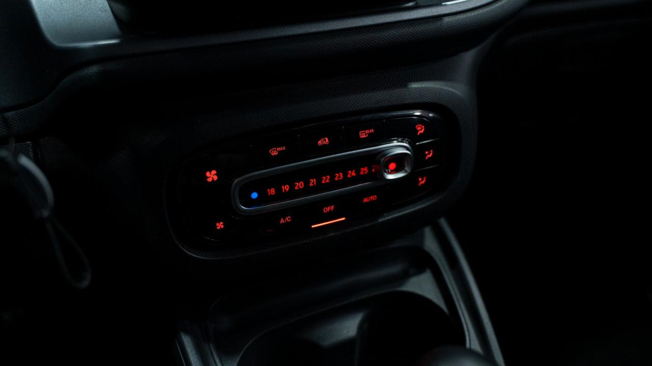 Smart ForFour 1.0 SUPERPASSION 71 CV TWINAMIC AUTO 16" LED FULL OPTIONAL