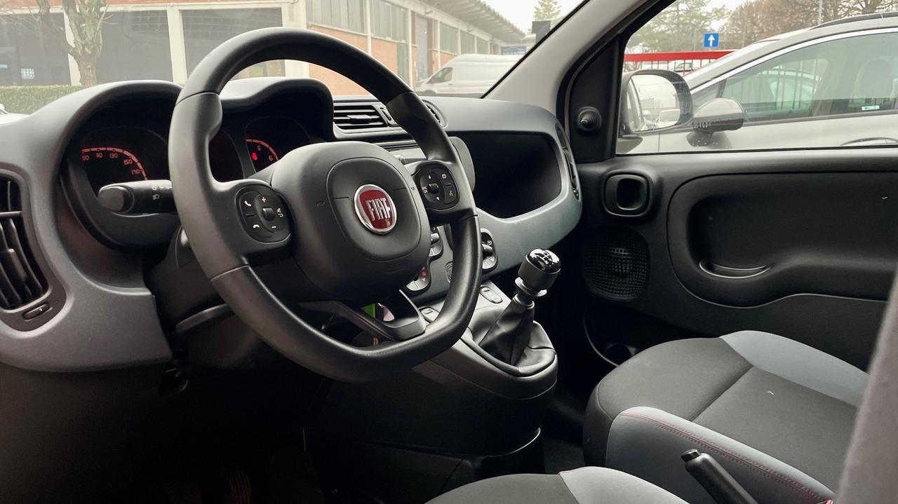 FIAT PANDA 1.2 LOUNGE 69CV 5 POSTI - NEOPATENTATI