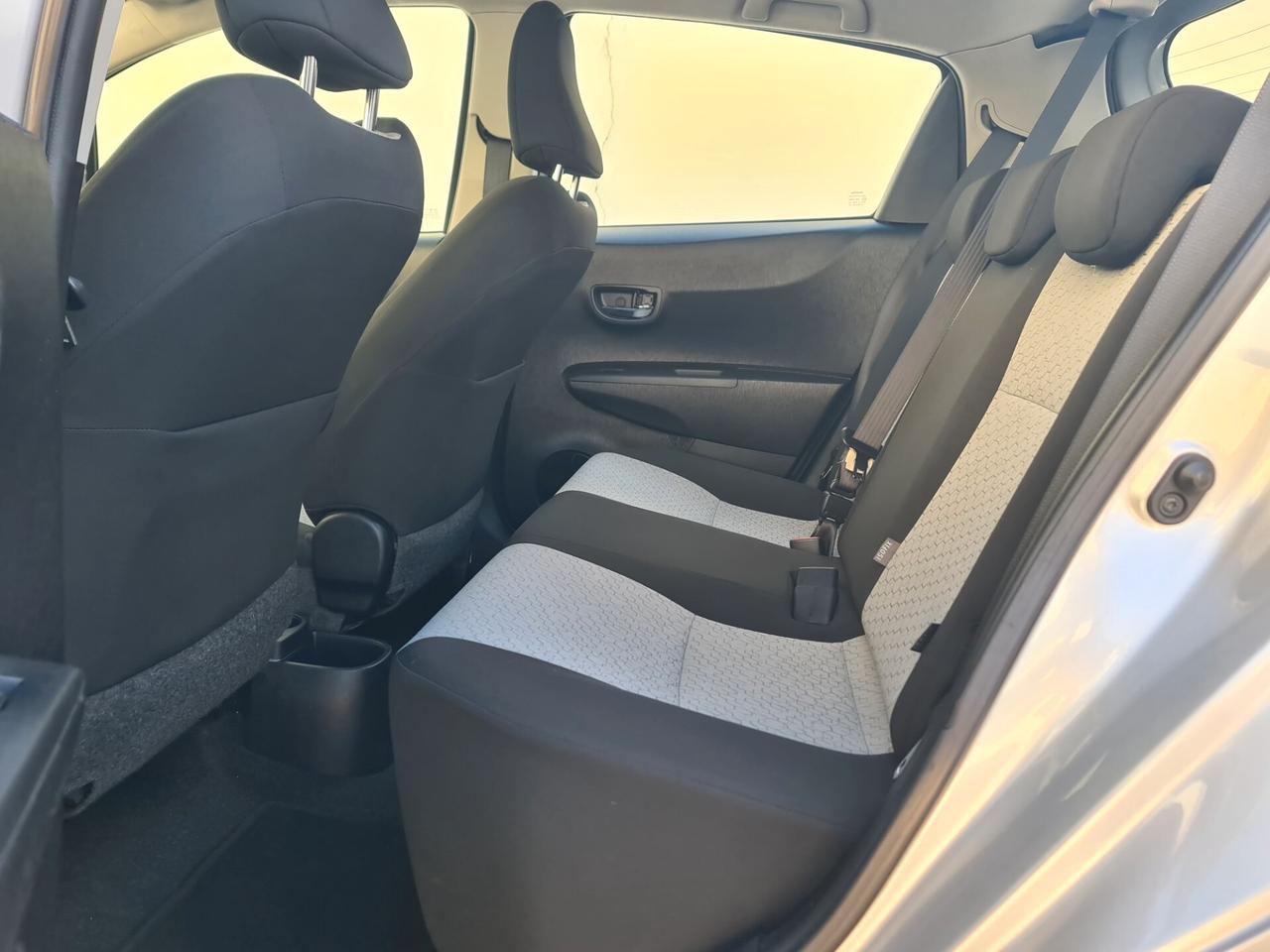 Toyota Yaris 1.0 5 porte Lounge - km certif.