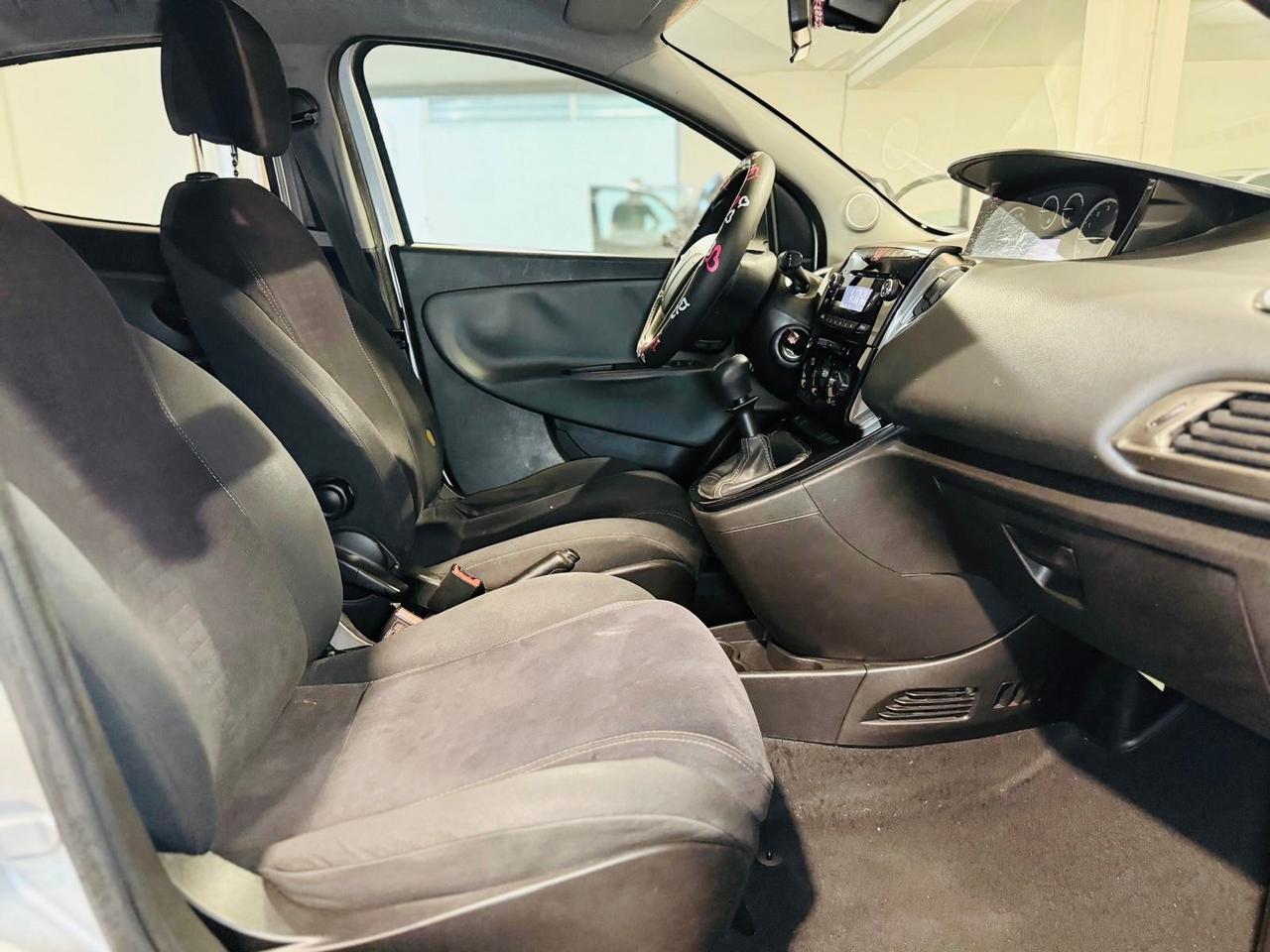 Lancia Ypsilon 1.2 69 CV 5 porte Ecochic Platinum*NEOPATENTATI*