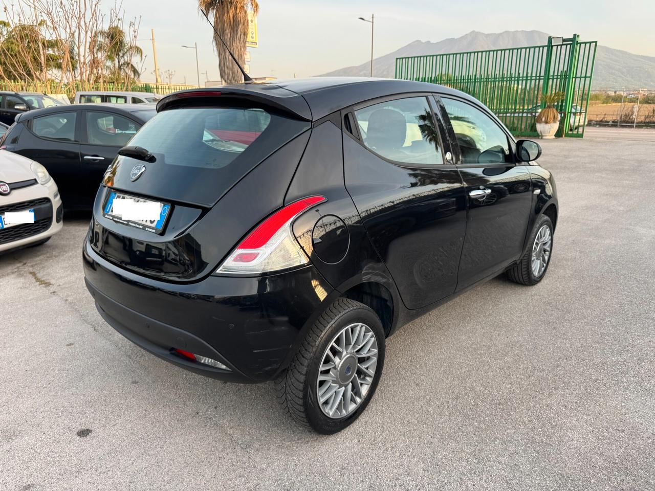 Lancia Ypsilon 0.9 TwinAir 85 CV 5 porte Metano Ecochic Silver