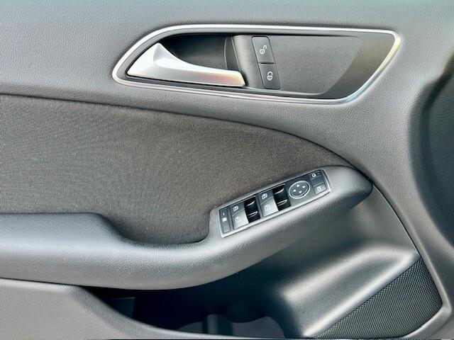 Mercedes-Benz B 180 BlueEFFICIENCY 2012