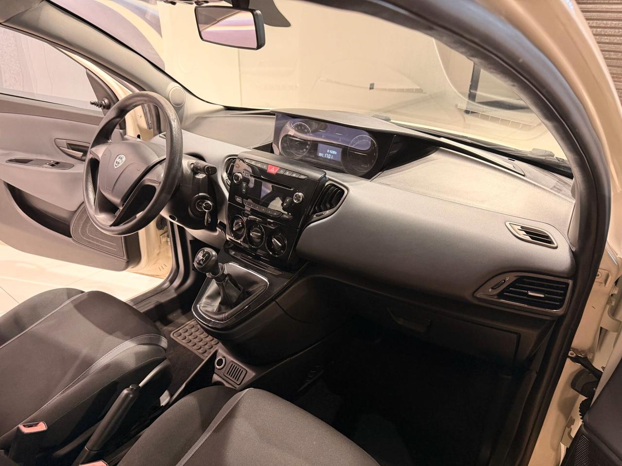 Lancia Ypsilon 1.2 69 CV 5 porte Platinum