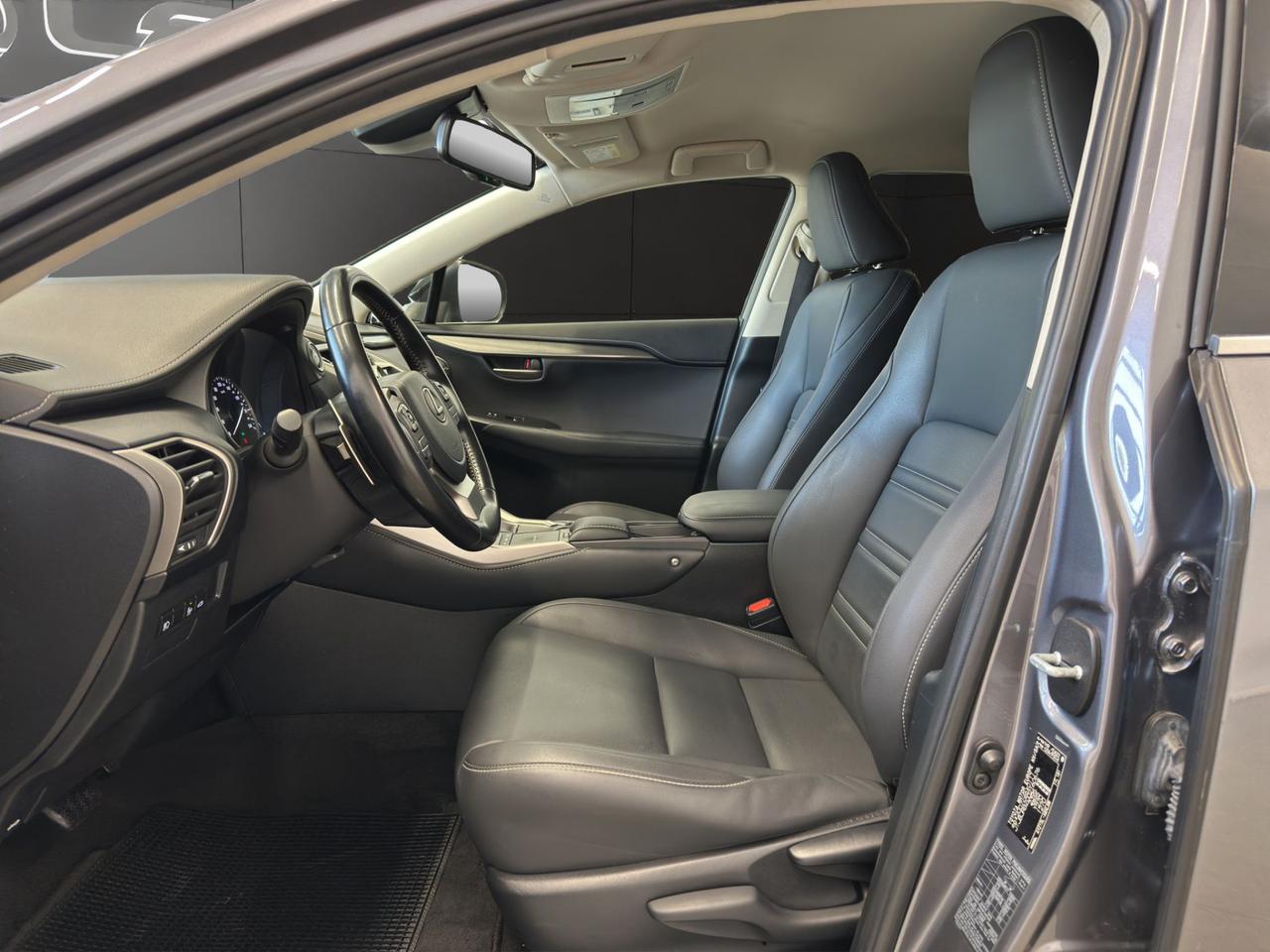 Lexus NX 300h 2.5 Premium 4wd cvt