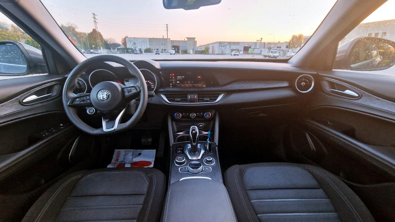 Alfa Romeo Stelvio 2.2 Turbodiesel 160 CV AT8 RWD Sport-Tech