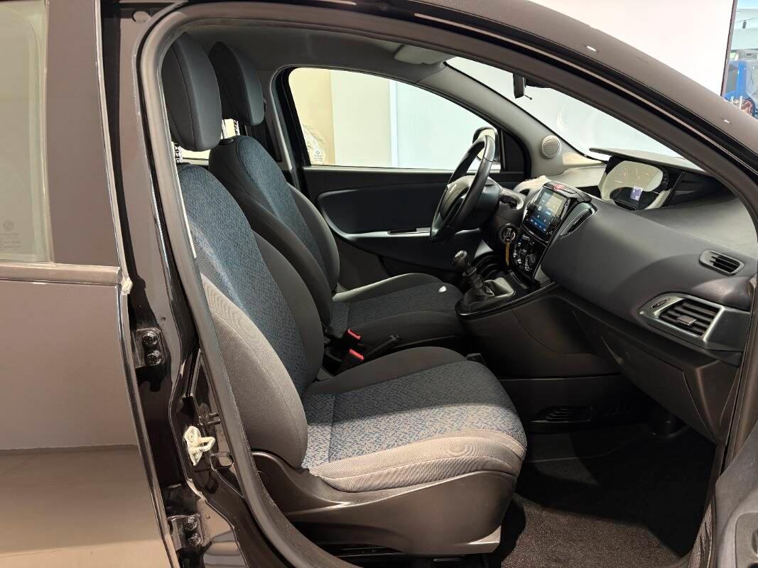 Lancia Ypsilon III 1.0 firefly hybrid Silver Plus s&s 70cv