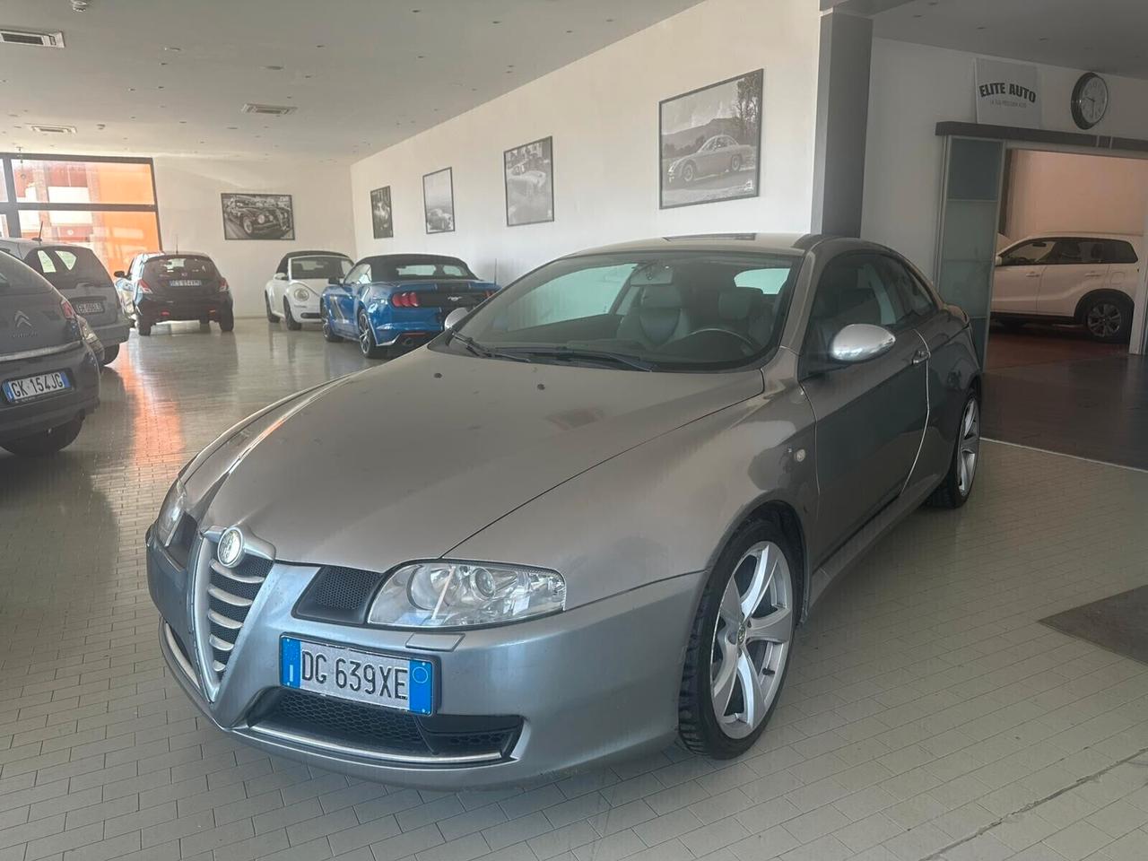 Alfa Romeo GT 1.9 JTDM 16V Distinctive Q2
